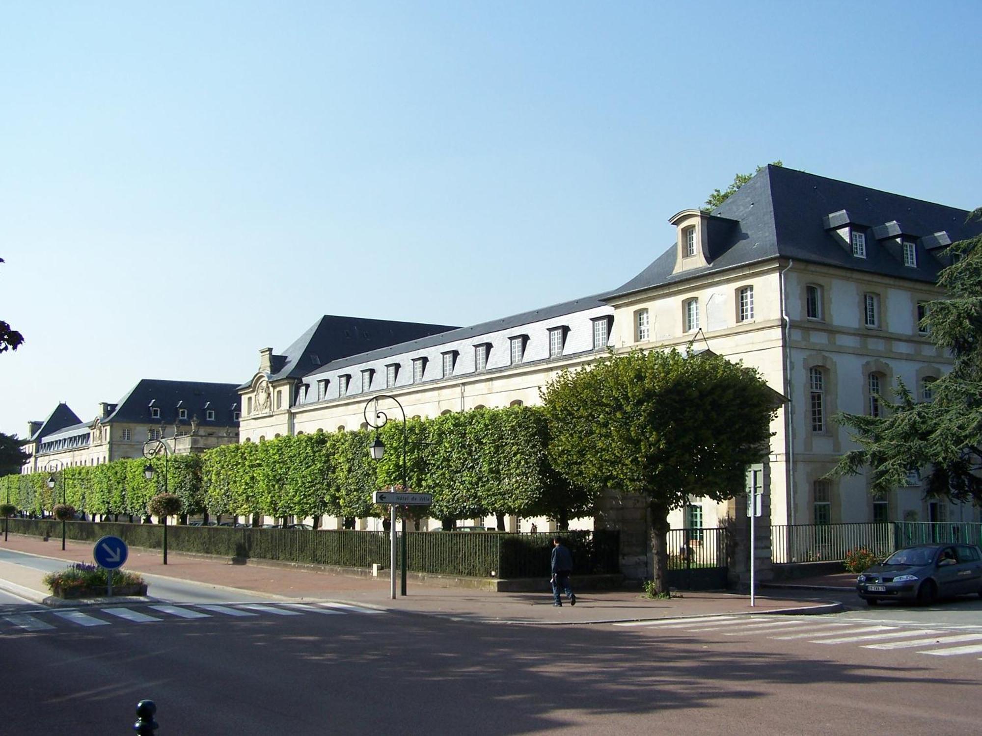 La Douce Evasion A 13 Minutes Du Chateau De Versailles Saint-Cyr-l'Ecole Luaran gambar